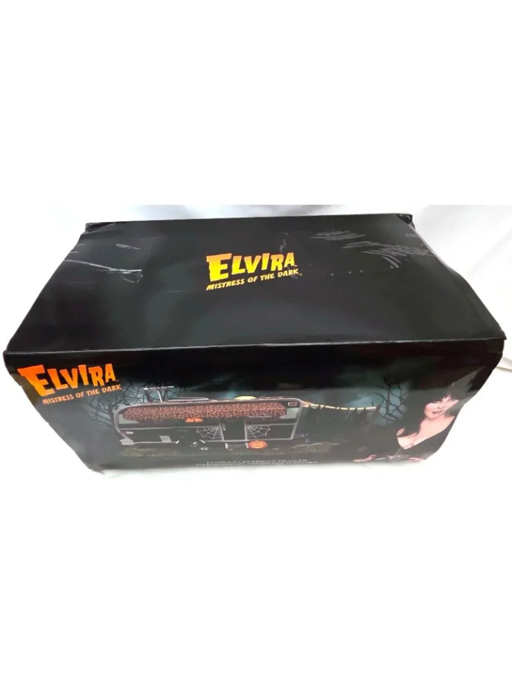 Dept 56 ELVIRAs CELEBRITY TRAILER Fall Halloween Village building house 6009786